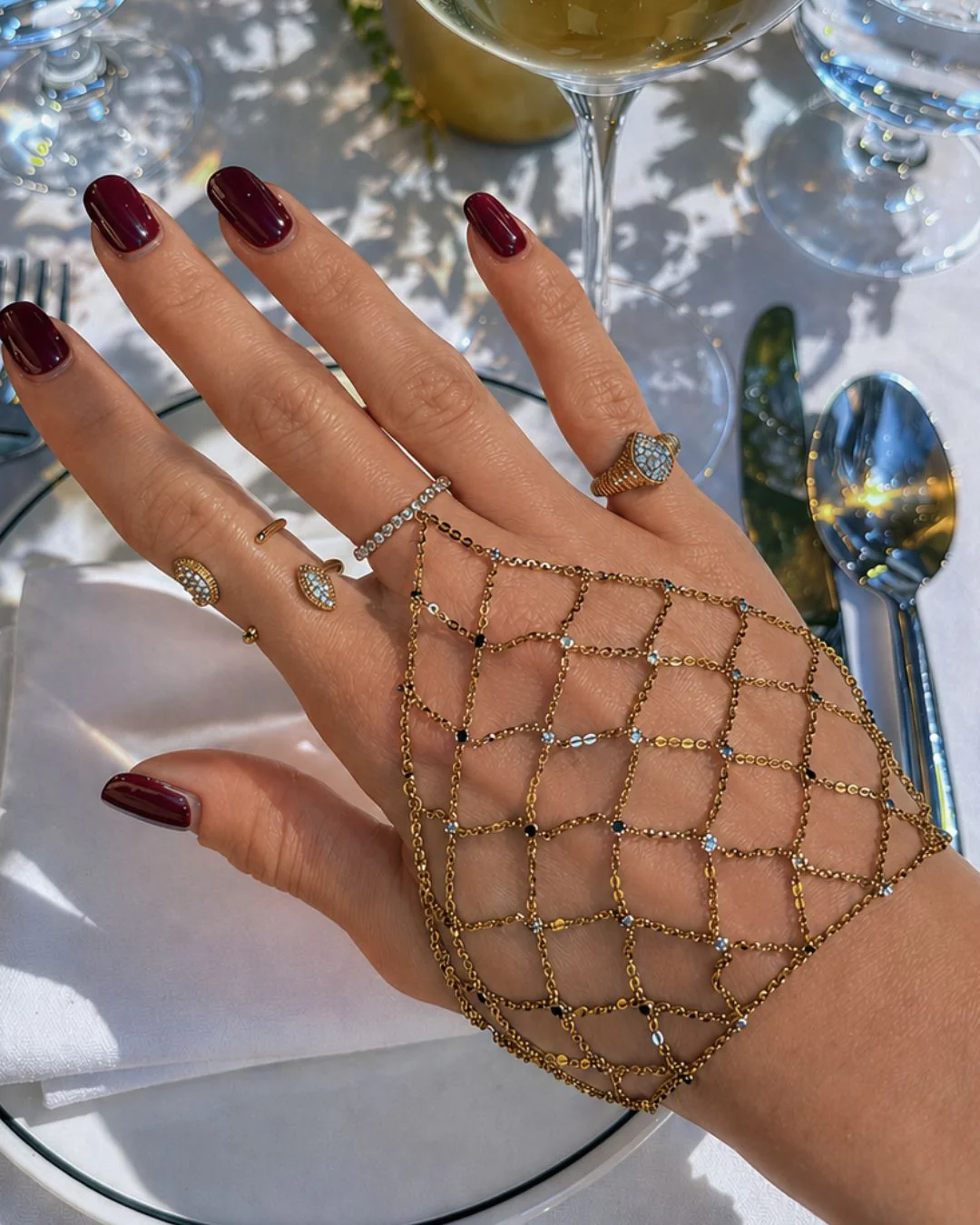 The Alaia Hazel hand chain - gold plated - Image 2