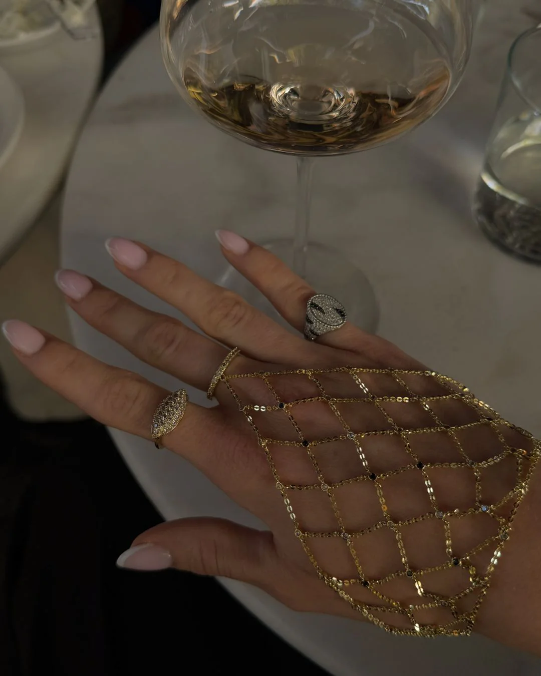 The Alaia Hazel hand chain - gold plated - Image 4