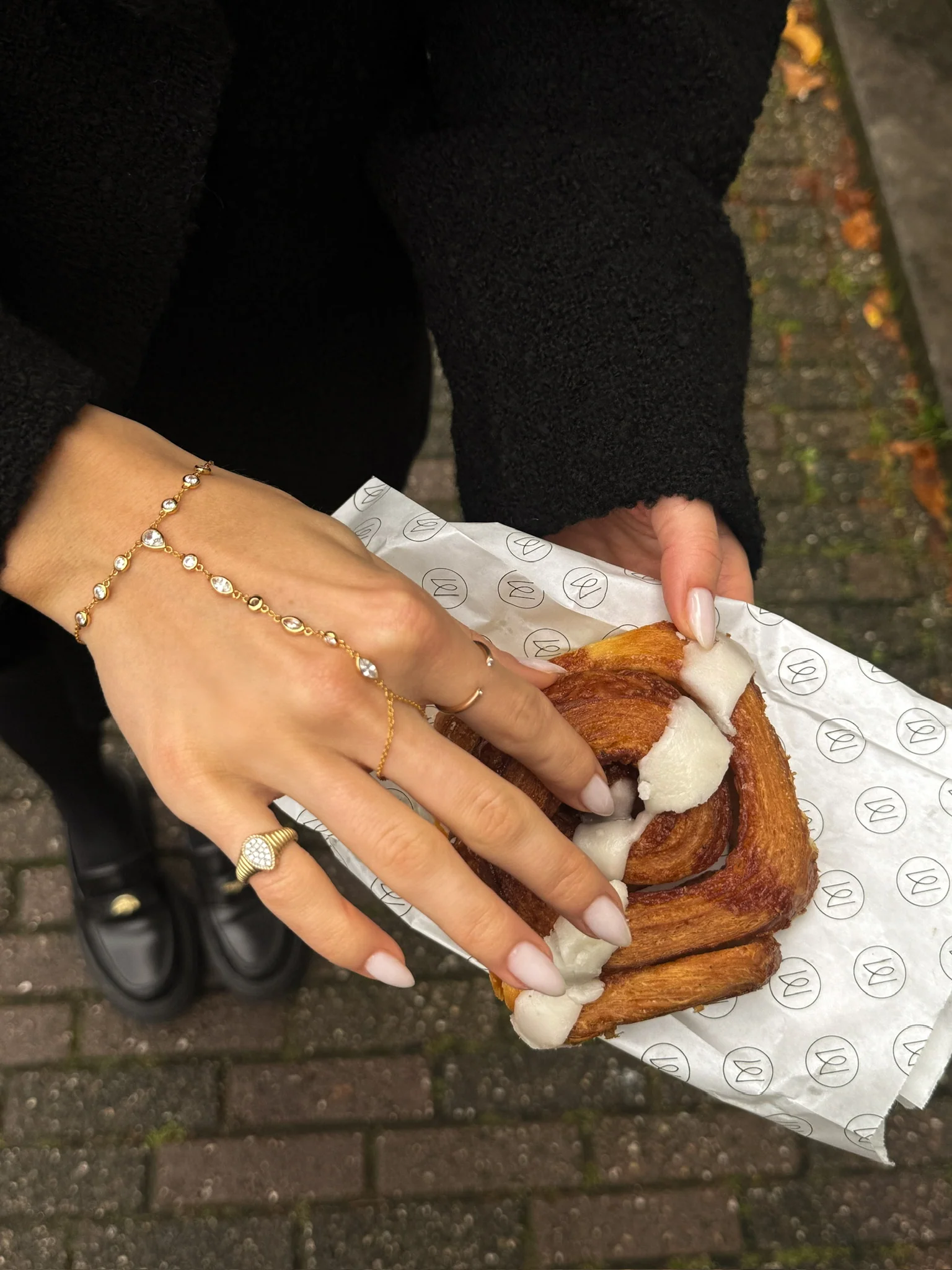 The Aurelia hand chain - gold plated - Image 15