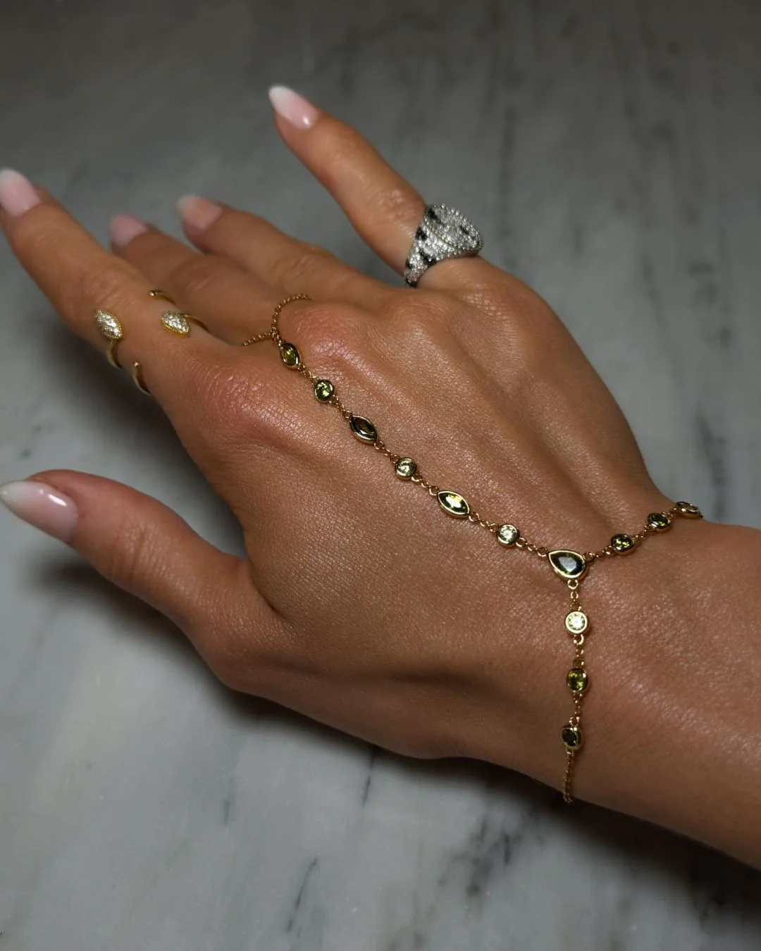 The Aurelia Pistache hand chain - gold plated - Image 4