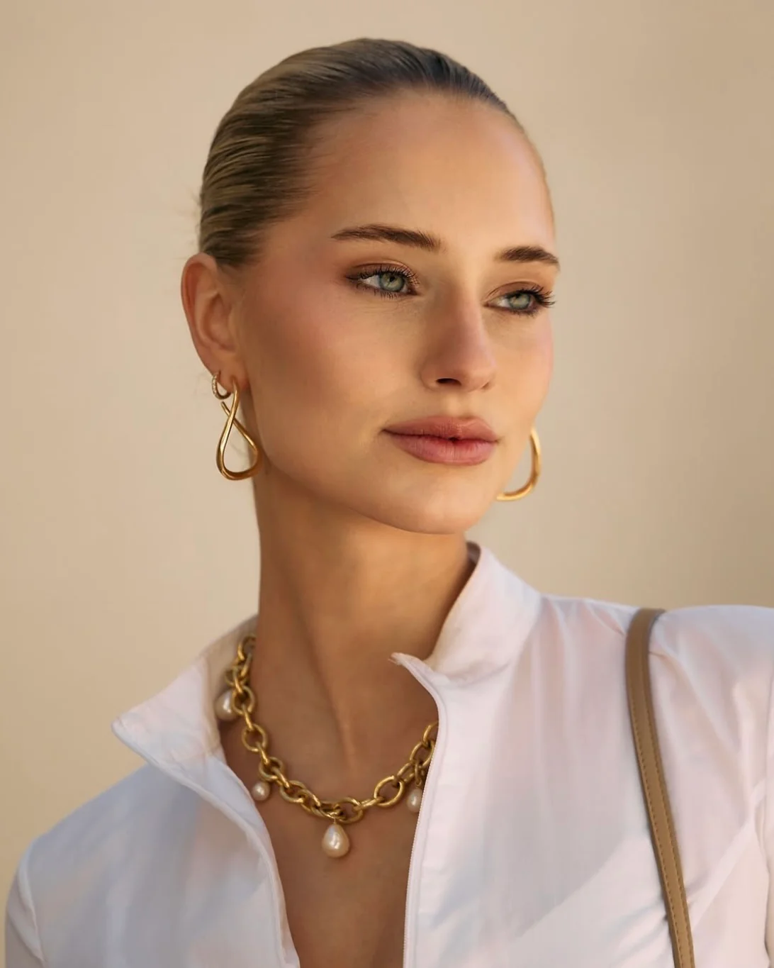 The Bella hoops - gold plated - Image 9