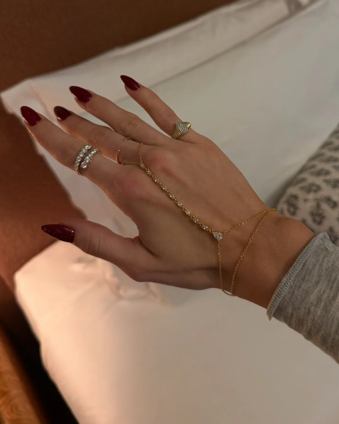 The Chiara hand chain - gold plated - Image 3