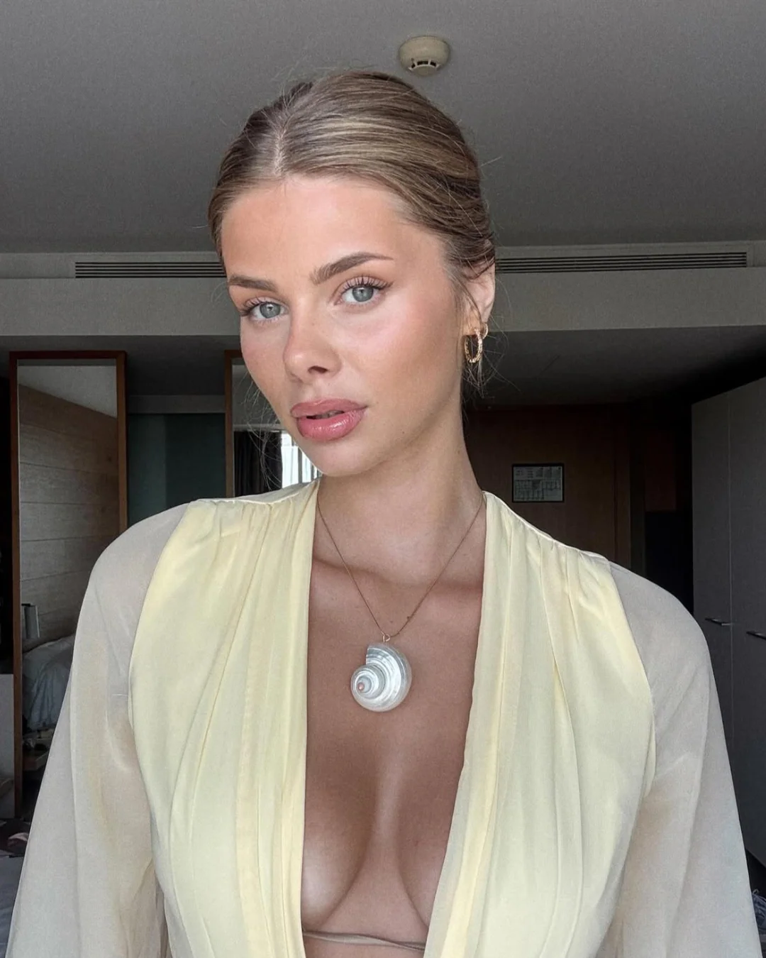 The Cleo Shell pendant - Image 5