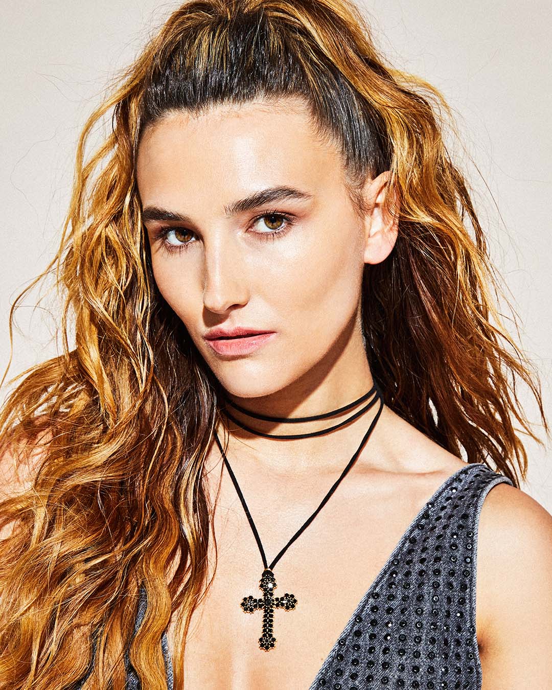 The Kourtney cross pendant - gold plated - Image 2