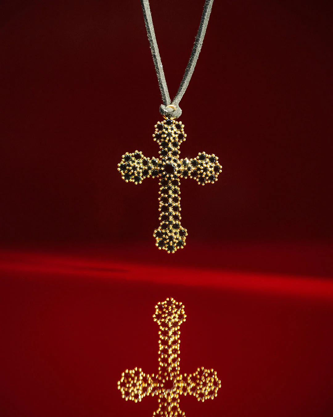 The Kourtney cross pendant - gold plated - Image 5
