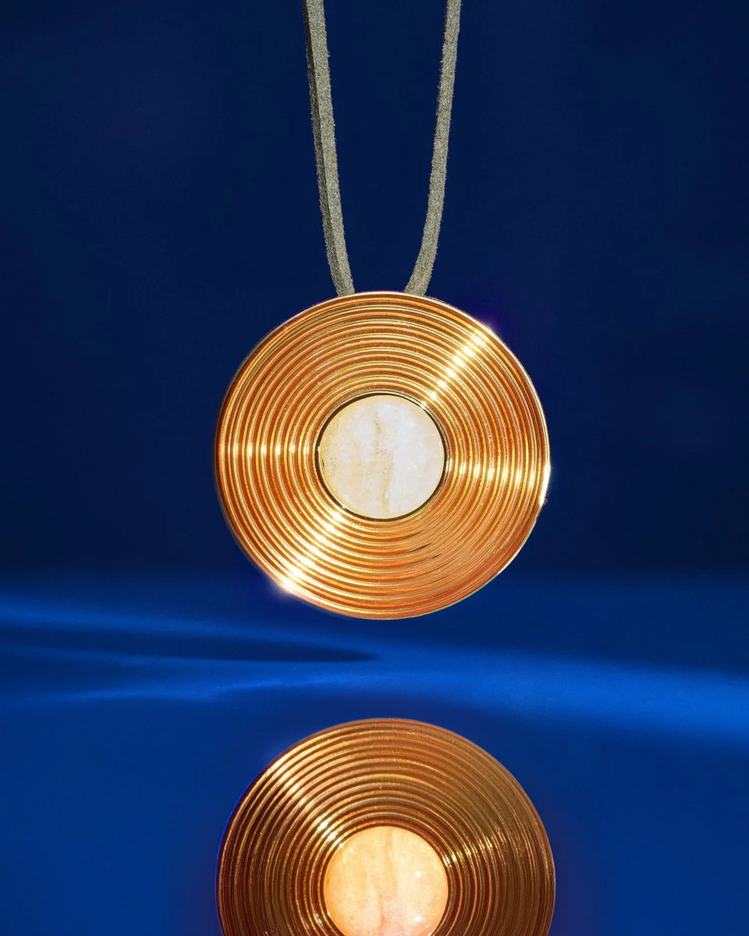 The Kourtney moonstone pendant - gold plated - Image 5