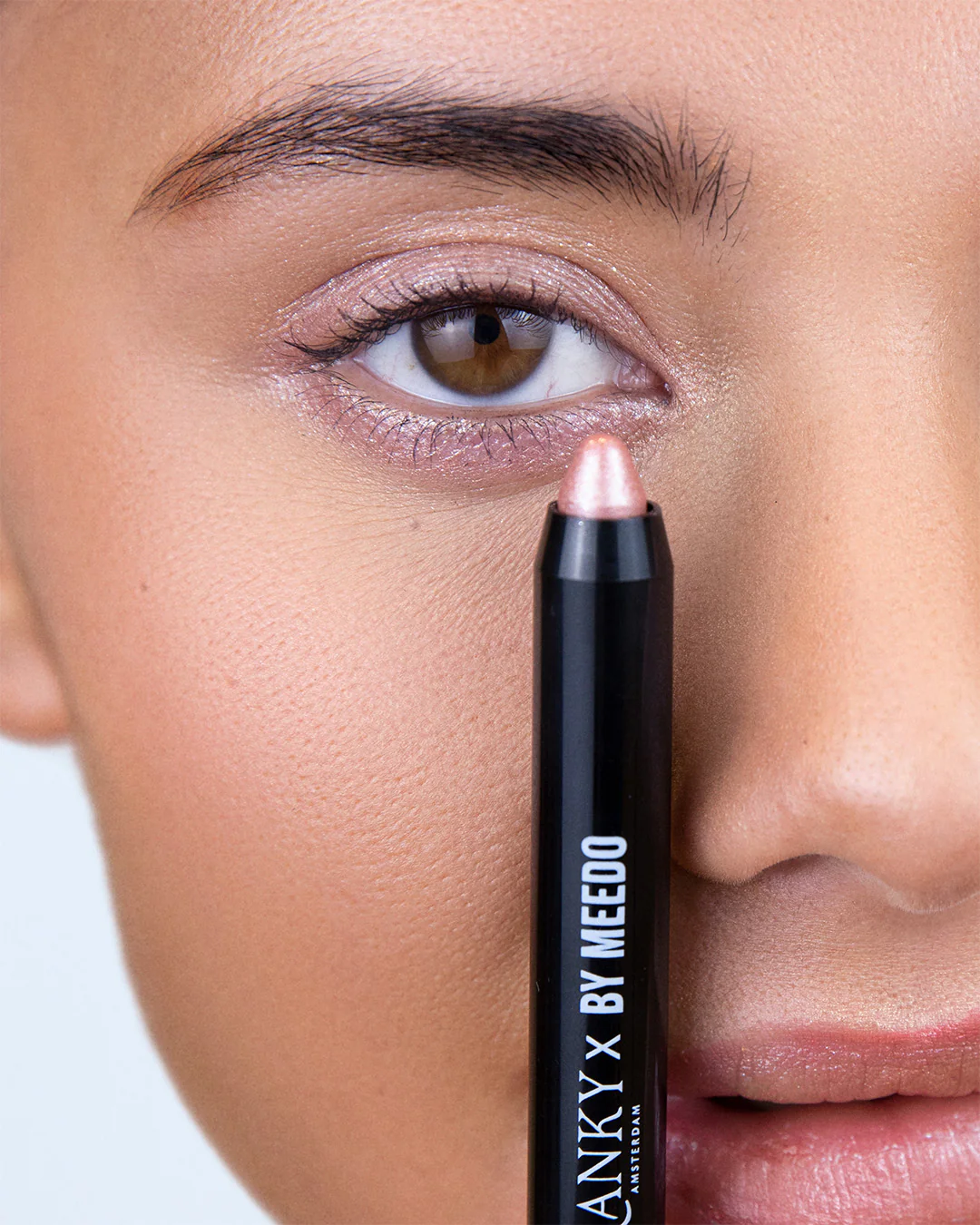 The Pink Crush eyeshadow stick - Image 8
