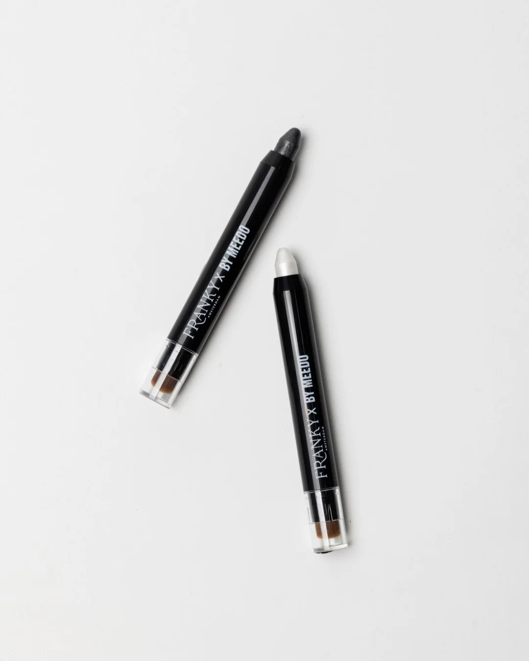 The Smokey Midnight eyeshadow stick - Image 5
