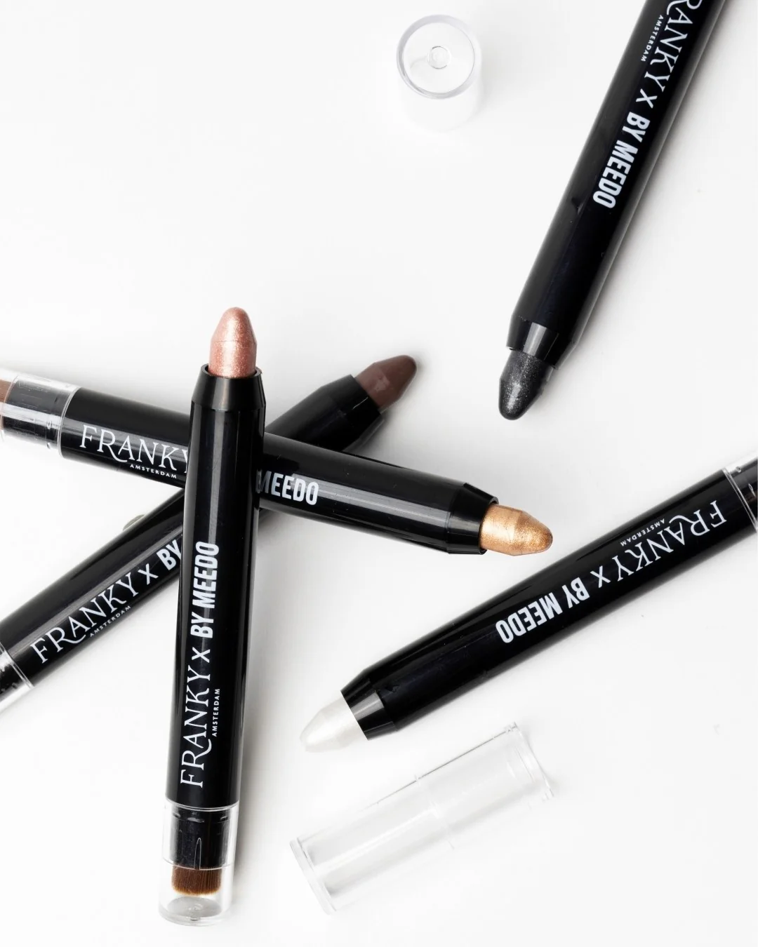 The Starlight Gold eyeshadow stick - Image 6