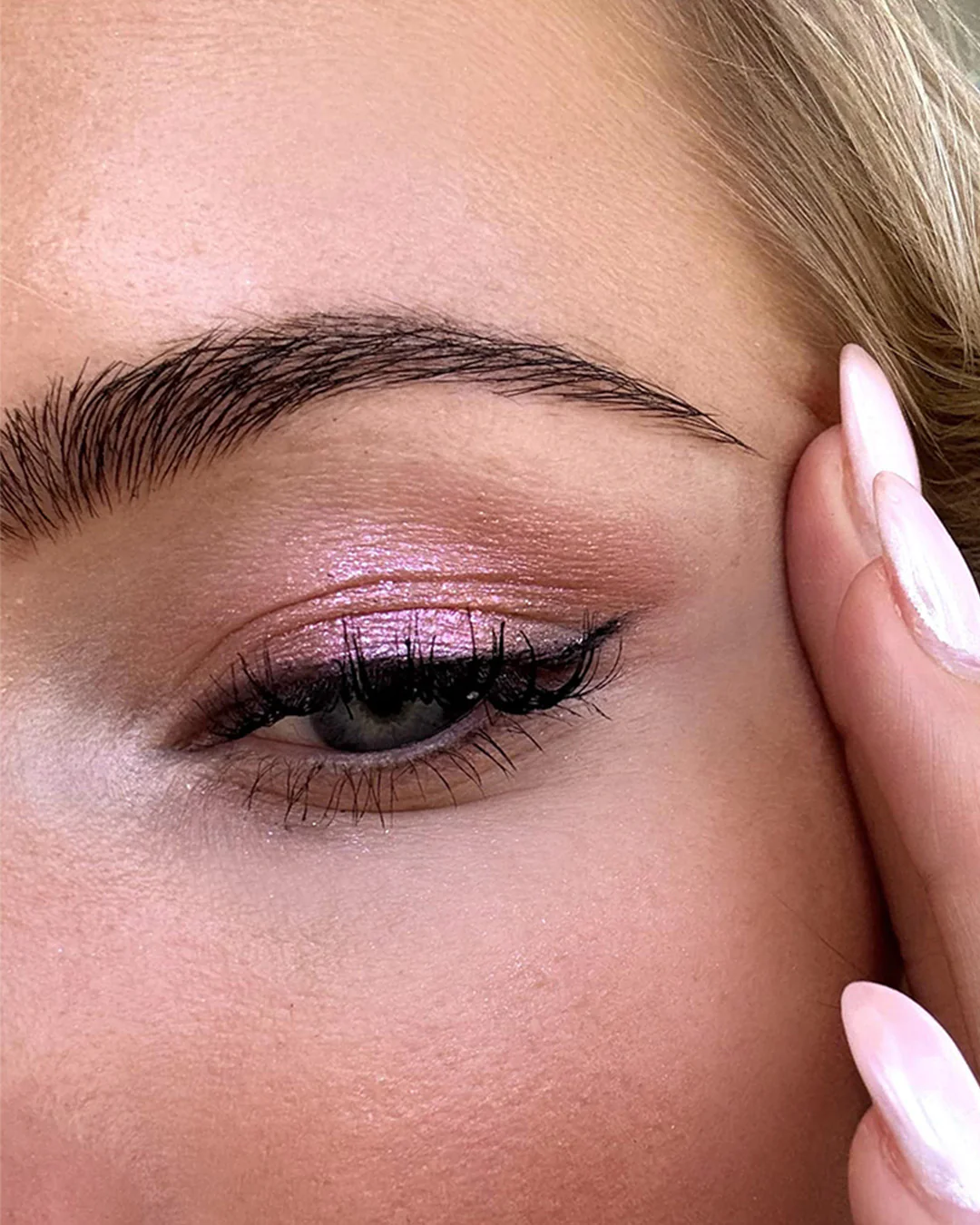 The Strawberry Bliss eyeshadow - Image 8