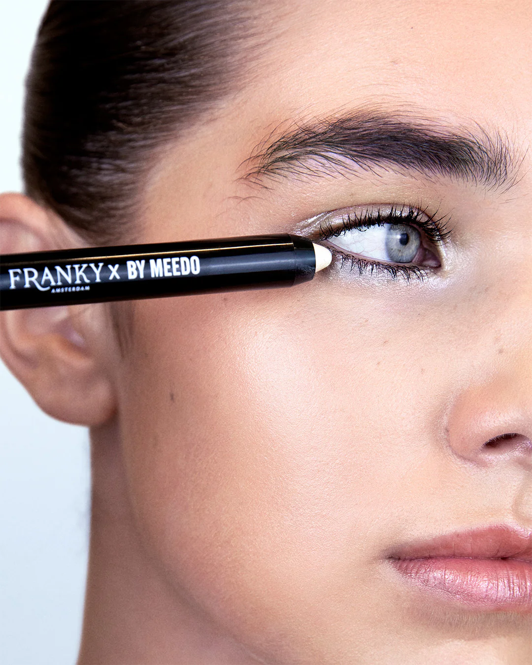 The Sugar Frost eyeshadow stick - Image 6